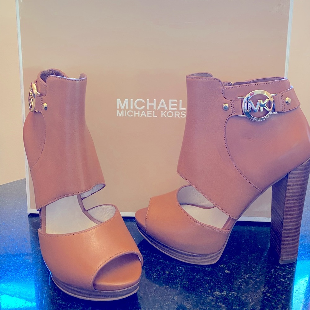 Michael by Michael Kors: Wyatt Open Toe, Size 6m, Leather Shoes